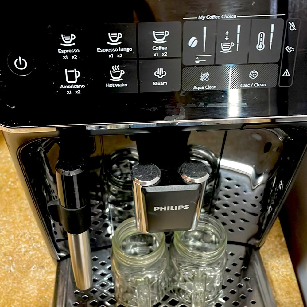 Philips 3200 Series Fully Automatic Espresso Machine w/ Milk Frother